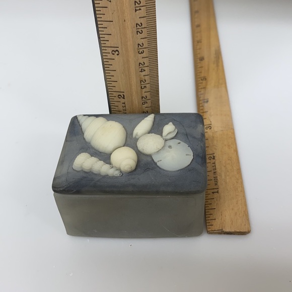 Shells and Stone Trinket Keepsakes Jewelry Box, Costal Beach Vibes Accessory - Picture 8 of 10